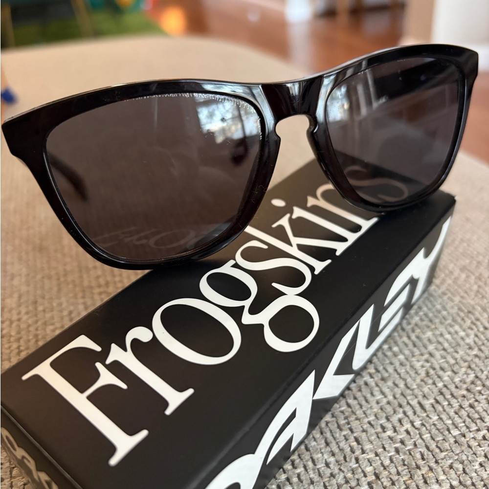 Oakley Frogskins polished Black Sunglasses